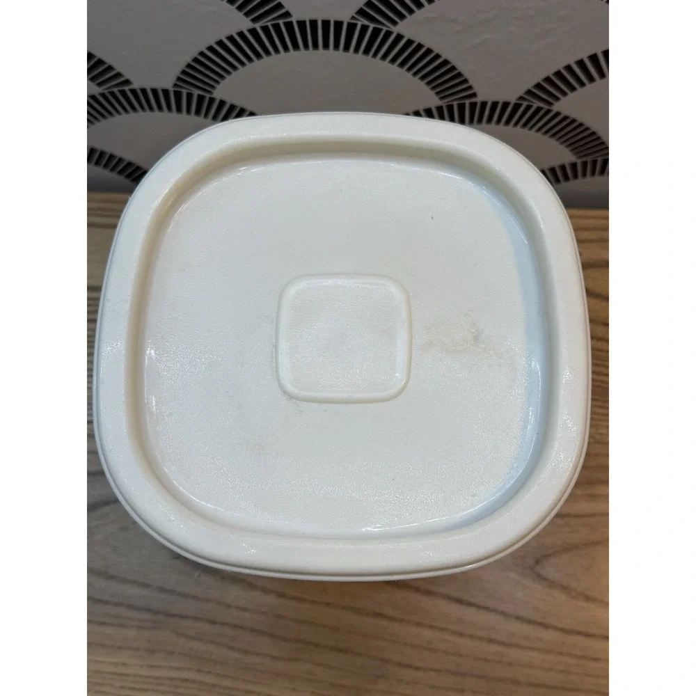 Vintage Rubbermaid Servin' Saver #6 12 Cup Storage Container Almond Lid Plastic
